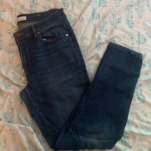 Dark rinse mid rise skinny jeans